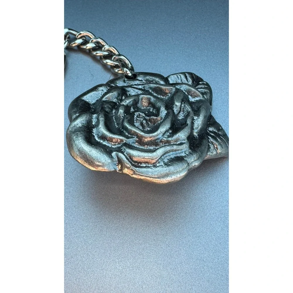 Pewter Tone Rose Flower Keychain‎ Silver Tone Metal Floral Charm Key Ring